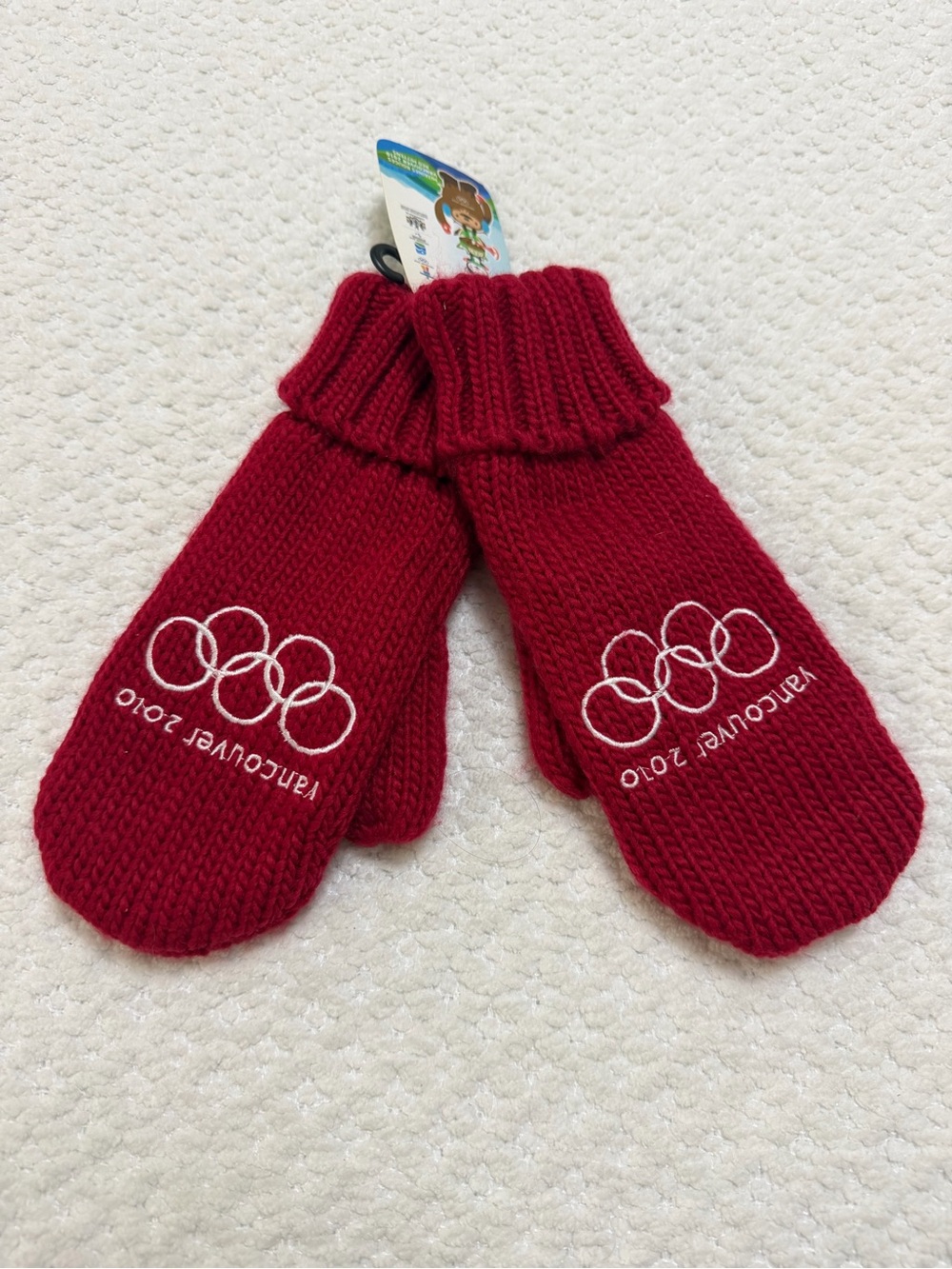 NWT Vancouver Winter Olympics Canada Team Red Mittens Adults S/M